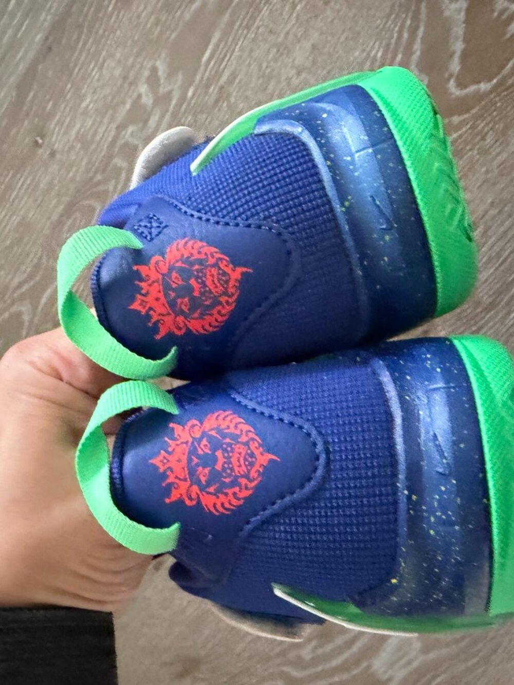 WORN ONCE Boys Nike LeBron Witness 7 Kaleidoscope royal blue sneakers size 1Y - Picture 4 of 5